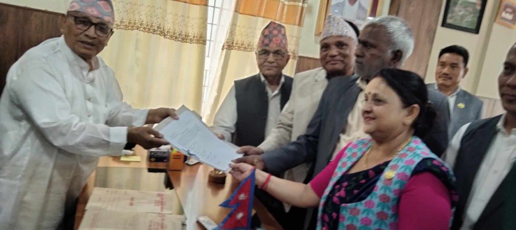 माओवादी केन्द्रका संसदिय दलका नेता महरालाई लुम्बिनी प्रदेशको मुख्यमन्त्री बनाउन  ४४ सांसदको दाबी पेश